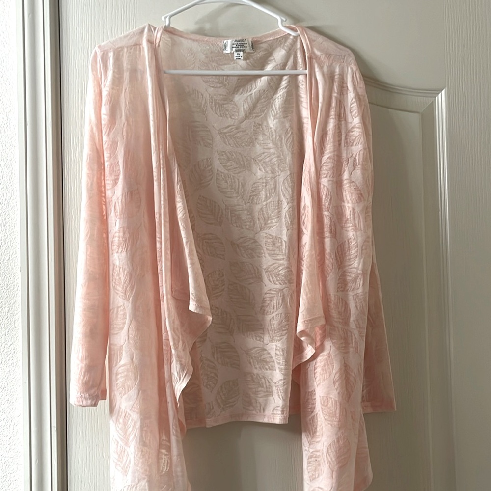Thin sweater with pink leaves, long sleeve